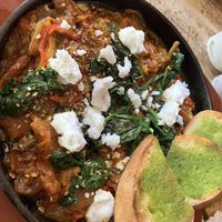 Afrikanische Paprikapfanne, konnte mir den Namen leider nicht merken, war aber suuuuper lecker! Mit extra veganem Feta dazu   at Roseleaf in Edinburgh