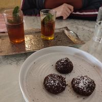 Biscotti cacao e cocco con un tè alla menta strepitoso at Shawarma King in Montichiari