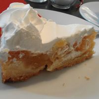 apple pie with cream at Holy Kitchen in Heidelberg