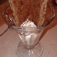 Cookies and ice cream at Punto Vegano in Madrid