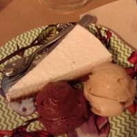 Almond/coconut cake with chocolate and vainilla ice cream at Punto Vegano in Madrid