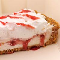 Strawberry shortbread cheesecake at Vegan Antics in Gravesend