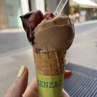 VEGAN.
NOCCIOLA (HAZELNUT) and 
CIOCCOLATO FONDENTE E LAMPONE
(DARK CHOCOLATE AND RASPBERRY).   at Vanilla Gelati Italiani in Milan
