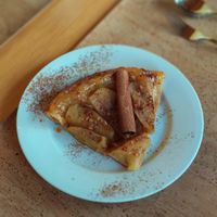 Bolo de maça e canela at Pe d'Arroz in Matosinhos