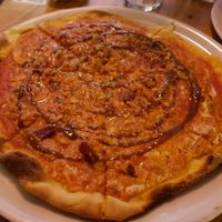 Loukanikos vegan pizza at Lata de Zinc in Oviedo