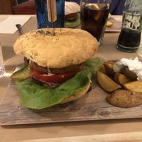 hamburguesa de falafel at VIVA in Madrid