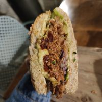 Una de las hamburguesas que pedimos at VIVA in Madrid