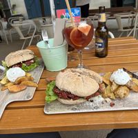 Bosque and Queen hamburgers  at VIVA in Madrid