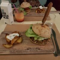 Blue cheese burger at VIVA in Madrid