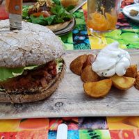 Burger with blue cheese and mushrooms at VIVA in Madrid