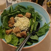 spinach salad at VIVA in Madrid