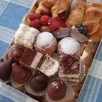Mezzo chilo di pasticcini vegan su ordinazione at Pasticceria Caffetteria Colombo Gianluca in Solbiate Olona