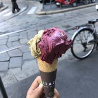Uva fragola e postaccio  at Ciacco Gelato Senz'altro in Milan