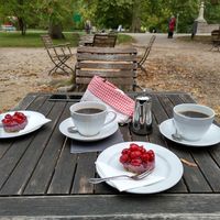 Himbeertörtchen at Schweizer Milchhauschen in Bad Nauheim