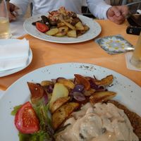 Soya Steak + Pilzrahm-Sauce + Bratkartoffeln & Seitan-Steak + Kräutersauce + BK at Blumenhotel Restaurant in Bergneustadt