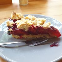 Vegan Plum crumble was yummy at Velicious in Berlin