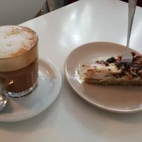 Cheezecake with chocopops at Velicious in Berlin