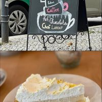 Lemon Cheescake mit Sahne   at Velicious in Berlin