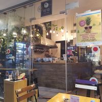 Inviting boardwalk atmosphere; ate outside at Market - Dizengoff in Tel Aviv