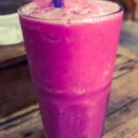 Dragonfruit Shake at La Carotte Qui Rit in Koh Tao