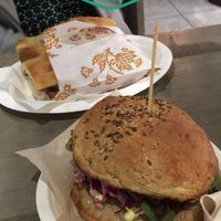 Vegan burger at Mercato Centrale 🍔 at Veg & Veg in Florence