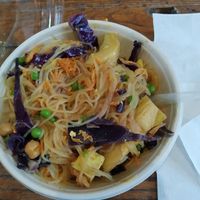 Spaghetti di soia con verdure, pisellini e tofu al curry at Veg & Veg in Florence