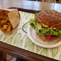 USA burger + potatoes (combo menu) - 13eur at Veg & Veg in Florence