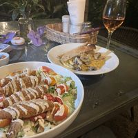 Vegan Caesar with quinoa falafel & vegan Alfredo with mushrooms😄 at Soya Nutribar in San Salvador