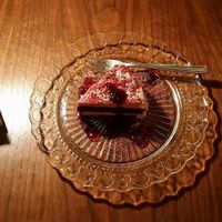 Vegan & Gluten Free chocolate x strawberry cake. Perfect with those who have a sweet tooth. Perfectly soft, not too heavy. Overall very delicious. 9/10 at Hiruneko Shokudou in Itoshima
