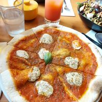 Margherita pizza at Vistro in Hamburg