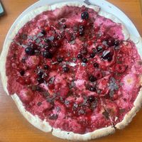 Beeren Pizza   at Vistro in Hamburg