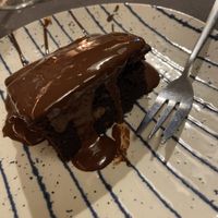 Brownie con cioccolato caldo fuso   at Quinoa in Florence