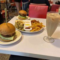 Kimchi burgers at Yé Shū 耶蔬 in Kaohsiung