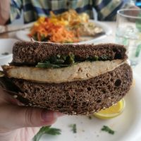 Prego à marcelino (bife de seitan e espinafres salteados) com queijo vegan at Marcelino Beach Club in Costa Da Caparica