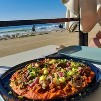 Pizza vegan com bolonhesa de soja at Marcelino Beach Club in Costa Da Caparica