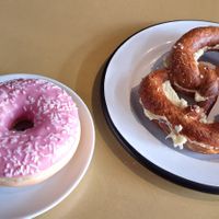 Donut e butter brezn at Lost Weekend in Munich