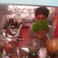 Lechuga, brócoli para la ensalada de hoy! Namaste. at Namaste Restaurant in Guatape