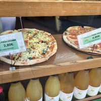 Vegan pizza at Vegetalia - Gotico in Barcelona