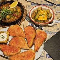 Veggie paella, patatas bravas, pan con tomate, empanada at Vegetalia - Gotico in Barcelona