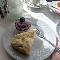 Blueberry cupcake and pear crumble at Pennycakes in Cologne