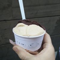 Apple & Cinnamon and Chocolate at Heladeria Gocce di Latte in Barcelona