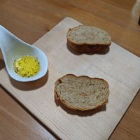 Also part of the set: Some homemade bread with herbal oil (it came with a mixed salat of iceberg lettuce, cucumber, oranges and apple) at Chingguo 青果果 - Green Apple Cafe in Jiaoxi