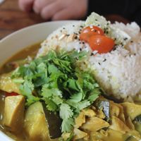 Thai Curry. (We were not sure, what was inside. Tasted a bit like soy meat but with not spices, but there is also the possibility that it were pieces of artichoke.)
Huge portions. at Greenway in Antwerpen
