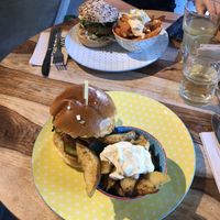 burgers and wedges  at Greenway in Antwerpen