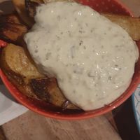 Wedges and garlicky type sauce at Greenway in Antwerpen