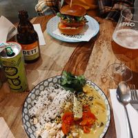 Thai yellow curry and burger at Greenway in Antwerpen