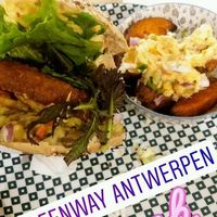 Jalapeño Burguer & Sweet Potatoes fries! Vegan yummy at Greenway in Antwerpen