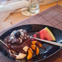 Der Veganer (mit Biscuitteig, Schlagobers und Schokosoße) at triVida in Klagenfurt