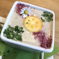 Cashew-Kardamomsuppe at triVida in Klagenfurt