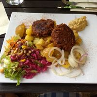 Fleischlaibchen mit Bratkartoffel vegan - topnotch at triVida in Klagenfurt